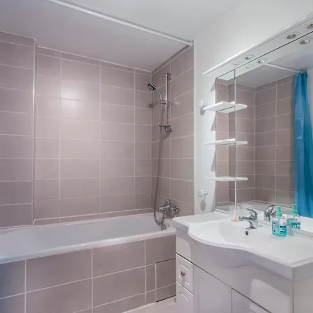 T2 Lambert By Interhome